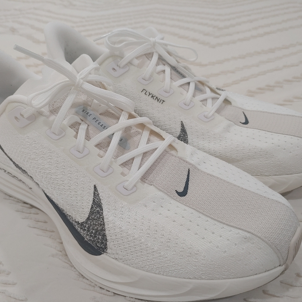 Nike Pegasus Plus Men Size 13 White. Like New, Pristine. Worn Once & Cleaned.